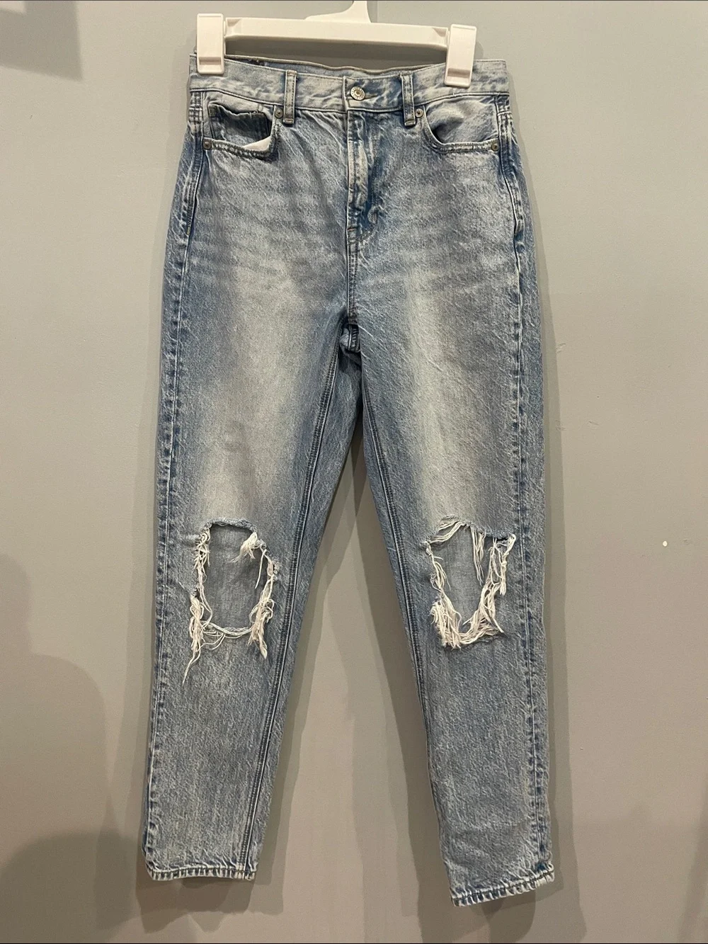 American Eagle Outfitters Light Blue Distressed Boyfriend Jeans